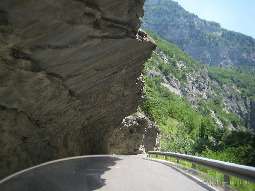 IMG_0998.JPG - Valle a ovest di Pec, sulla strada per il Montenegro