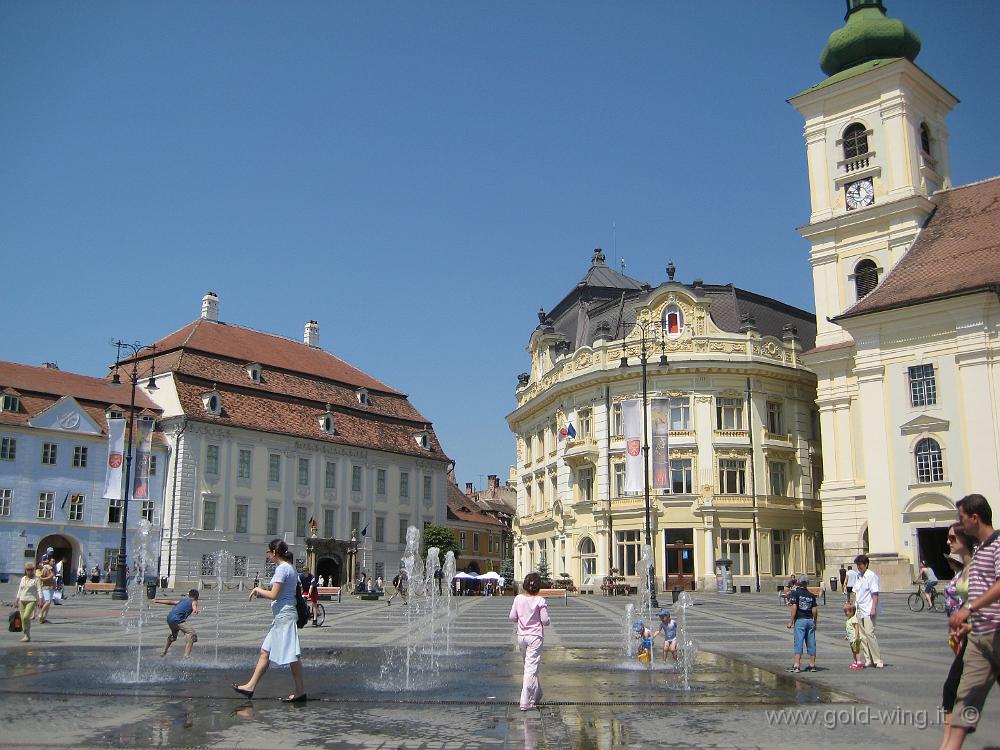 IMG_1229.JPG - Sibiu: Piazza Grande (Piata Mare)