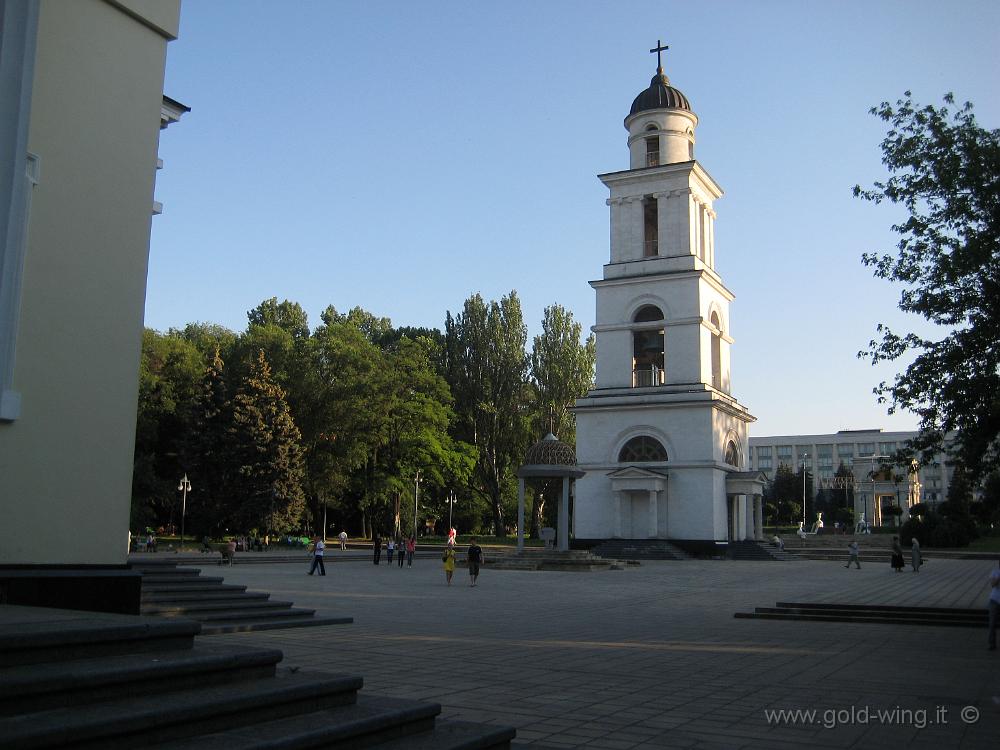 IMG_1371.JPG - Chisinau: torre campanaria della cattedrale