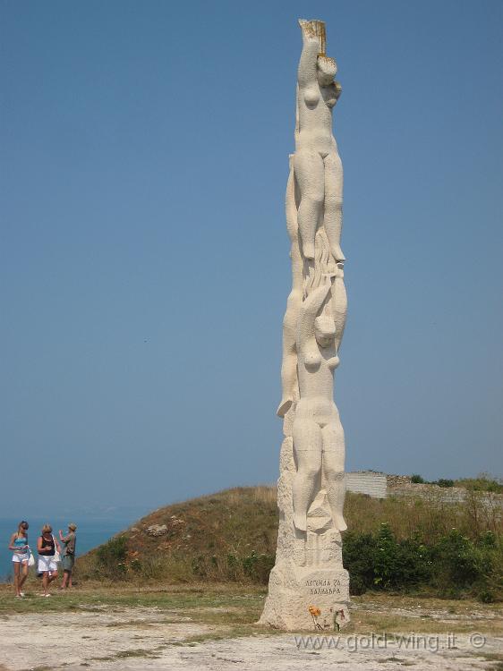 IMG_1553.JPG - Bulgaria, capo Kaliakra: il monumento alle ragazze della leggenda