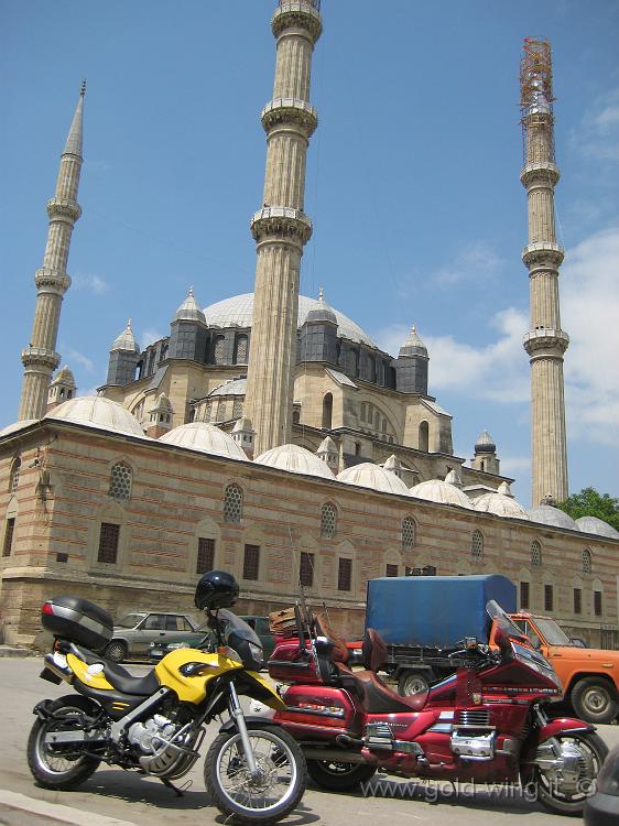 IMG_1634.JPG - Turchia, Edirne: moschea Selimiye Camii e moto di biker locale