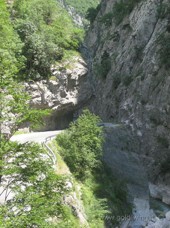 IMG_0990.JPG - Valle a ovest di Pec, sulla strada per il Montenegro