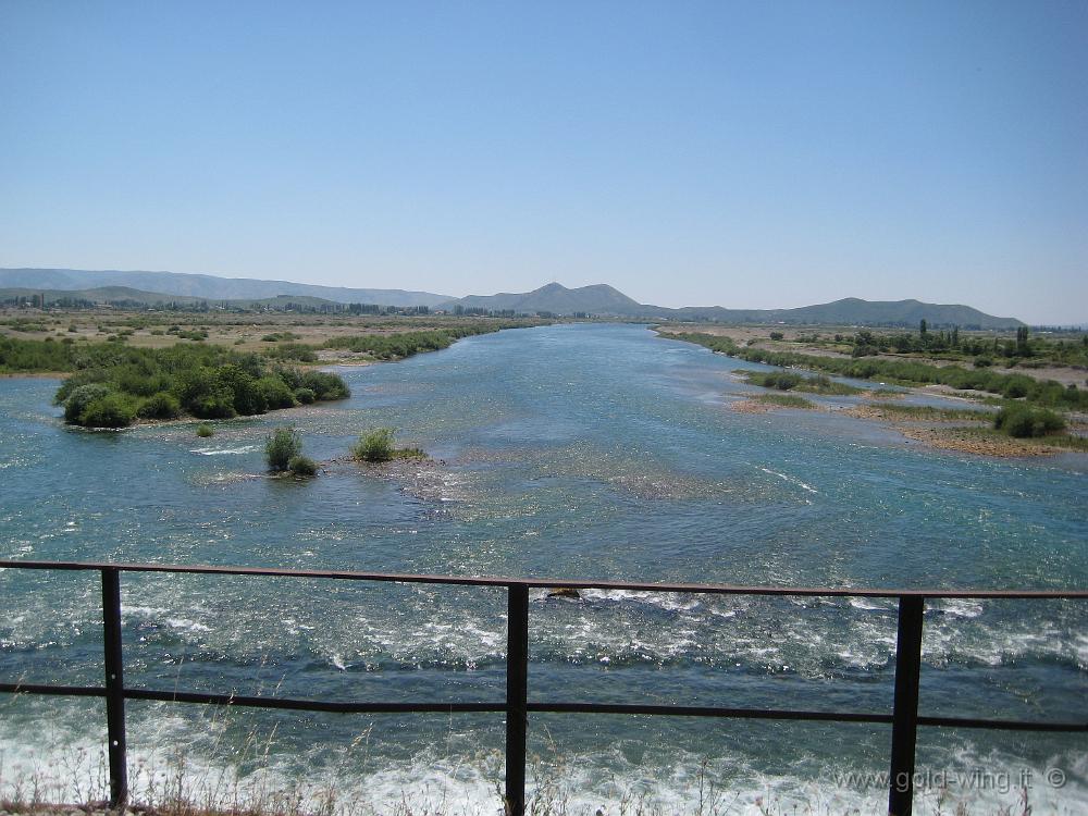 IMG_0835.JPG - Albania, poco a sud-est di Scutari: ponte sul fiume Drin