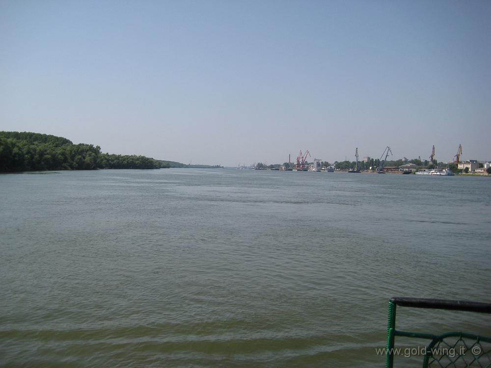 IMG_1451.JPG - Romania, Braila: in mezzo al Danubio poco prima del delta