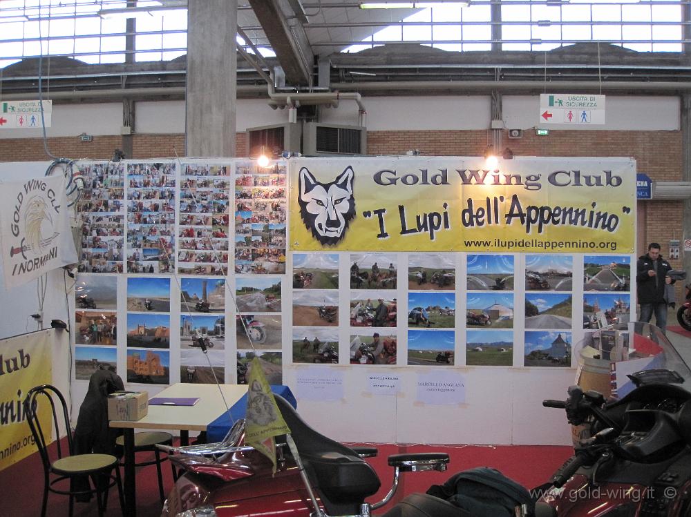 IMG_0050.JPG - Le foto del mio viaggio in Mongolia (striscione del Gold Wing CLub i Lupi dell'Appennino a destra)