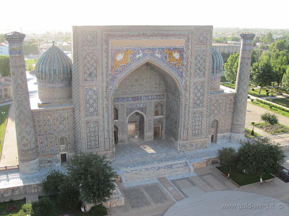 IMG_0864.JPG - Samarcanda (Uzbekistan): il Registan da un minareto della medressa di Ulugbek (1420)