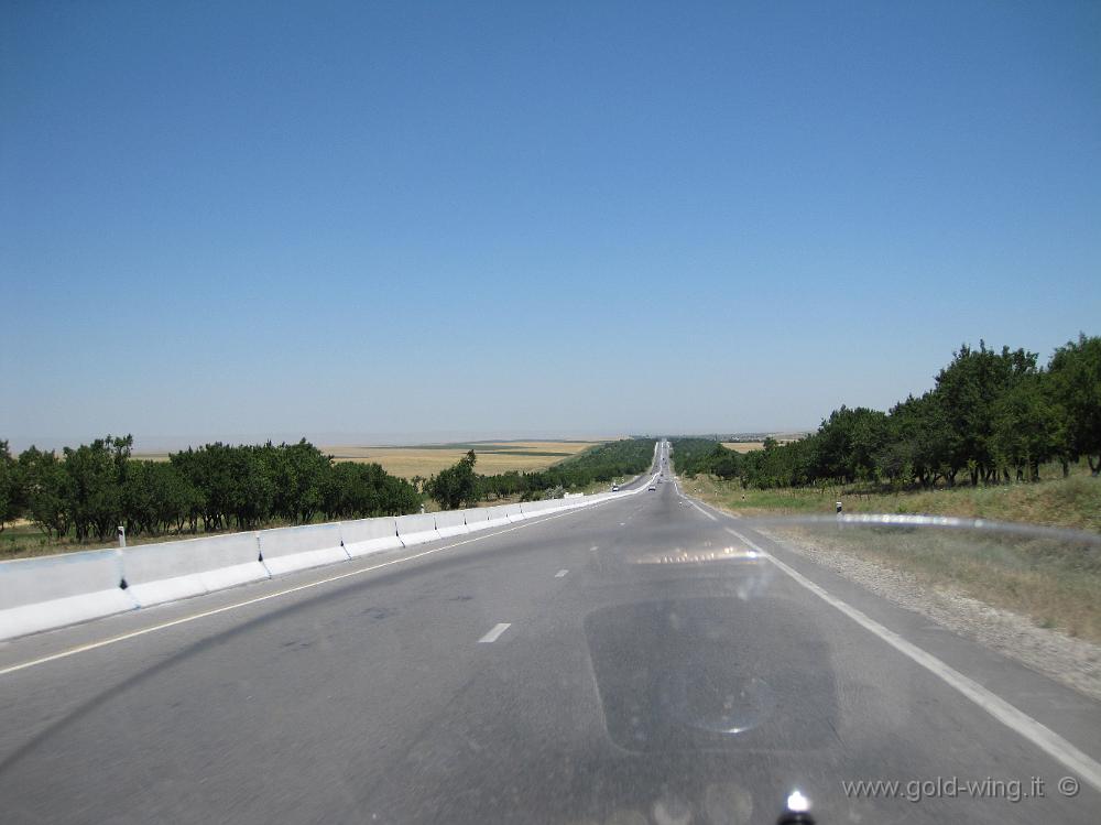 IMG_1047.JPG - Autostrada tra Samarcanda e Taskent (Uzbekistan)