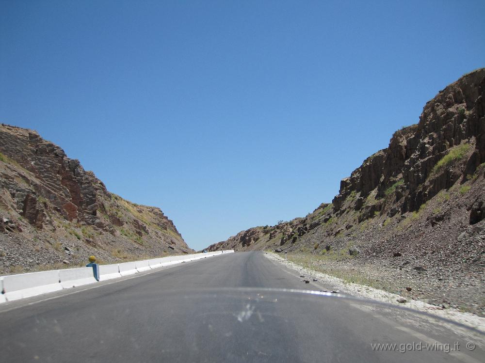 IMG_1049.JPG - Autostrada tra Samarcanda e Taskent (Uzbekistan)