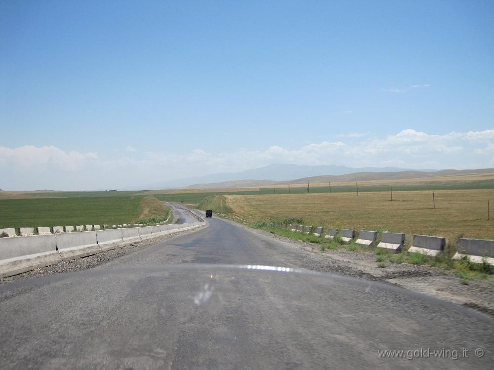 IMG_1050.JPG - Autostrada tra Samarcanda e Taskent (Uzbekistan)