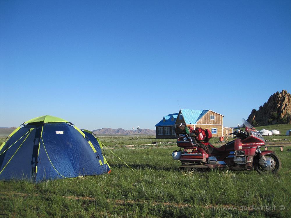 IMG_2033.JPG - Tra Lun e Kharkhorin (Mongolia): tenda e moto nella steppa