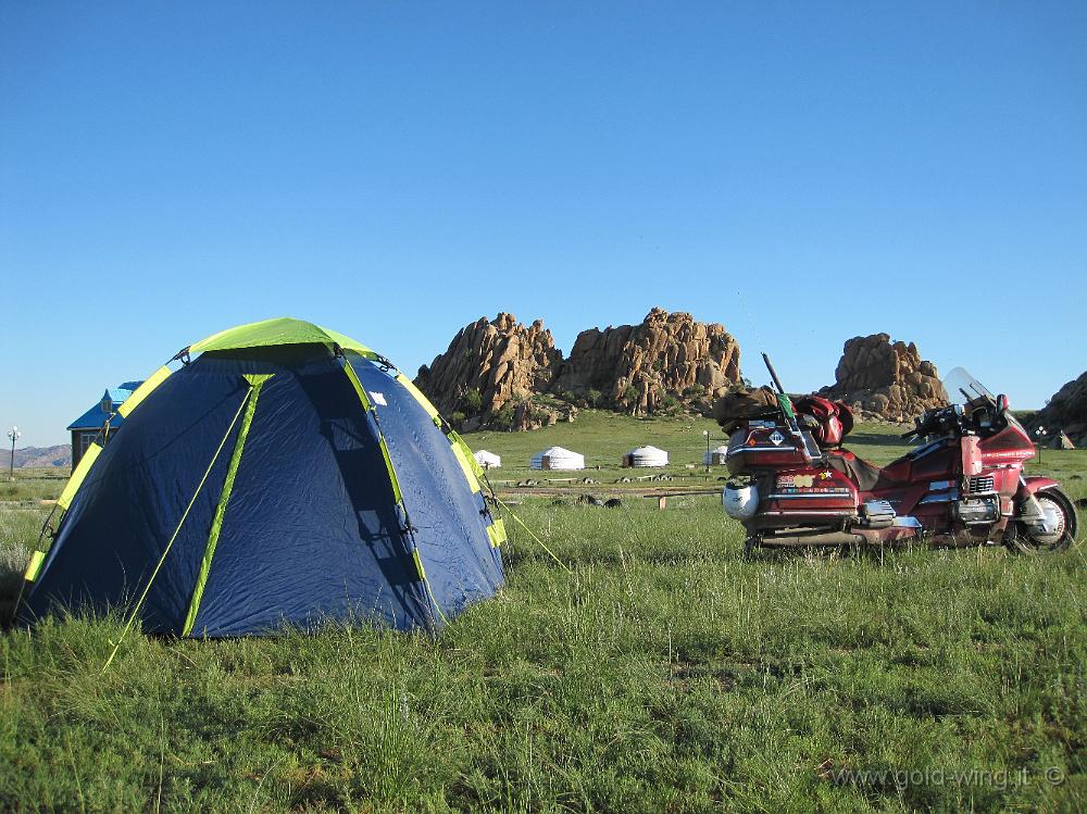 IMG_2041.JPG - Tra Lun e Kharkhorin (Mongolia): tenda e moto nella steppa