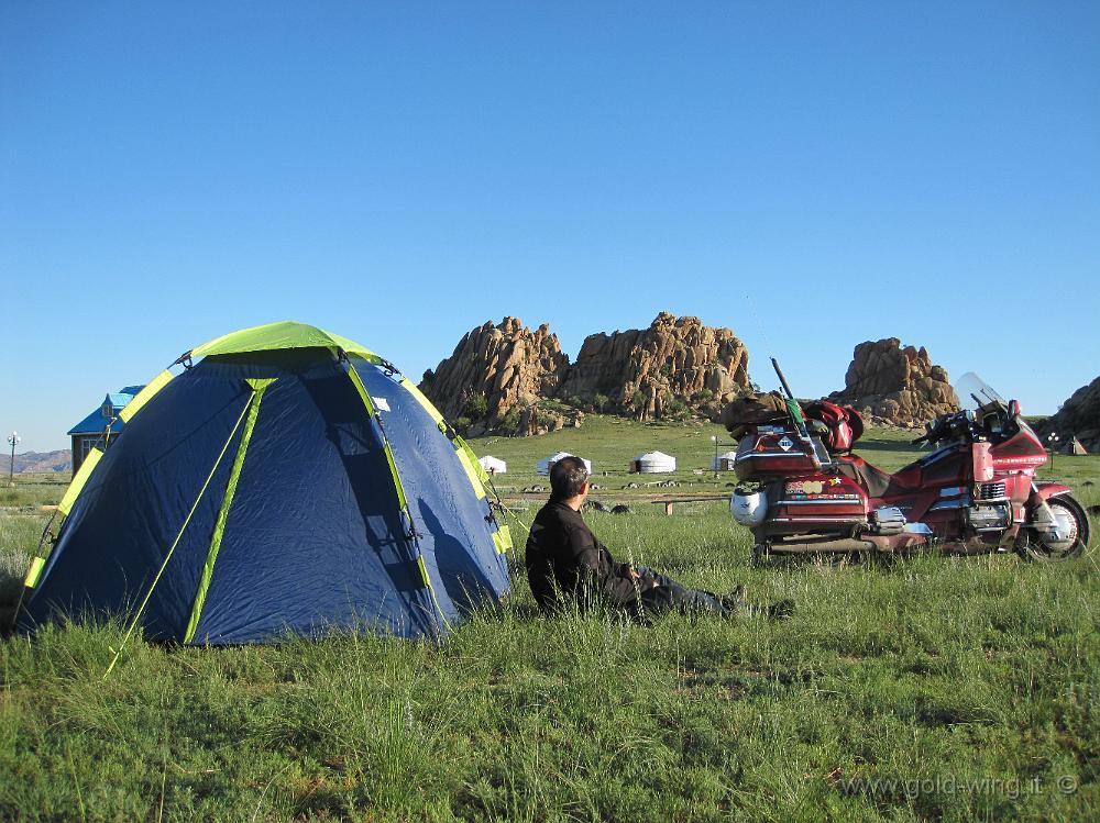 IMG_2042.JPG - Tra Lun e Kharkhorin (Mongolia): tenda e moto nella steppa