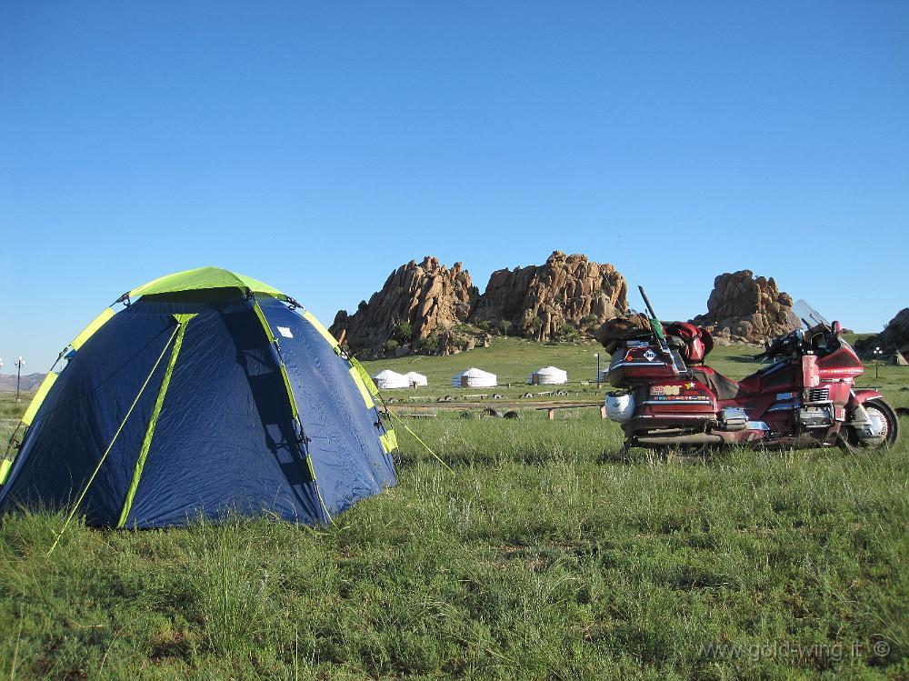 IMG_2054.JPG - Tra Lun e Kharkhorin (Mongolia): tenda e moto nella steppa