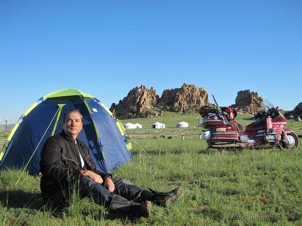 IMG_2057.JPG - Tra Lun e Kharkhorin (Mongolia): tenda e moto nella steppa