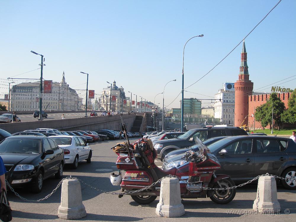 IMG_2791.JPG - Mosca (Russia): la moto nel parcheggio presso il Cremlino