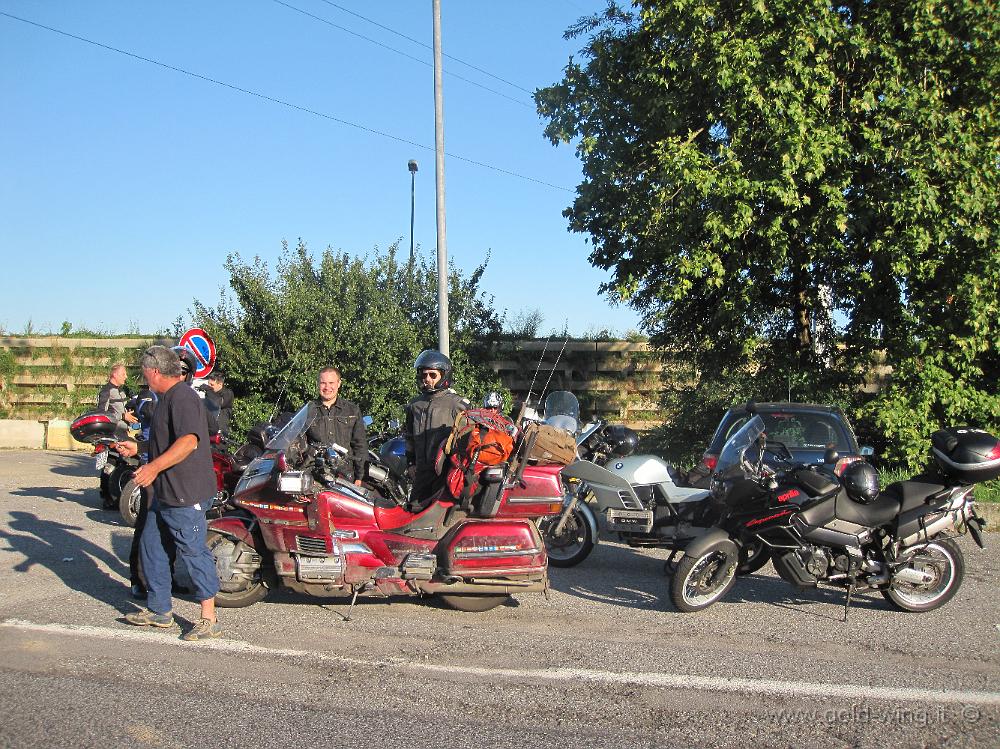 IMG_3032.JPG - Casello di Dalmine (BG), gli amici del forum di Mototurismo mi danno il benvenuto