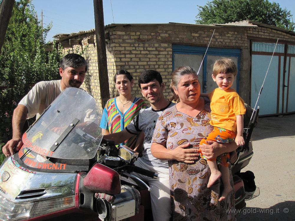 IMG_0584.JPG - Turkmenistan: Azat, famiglia e amico