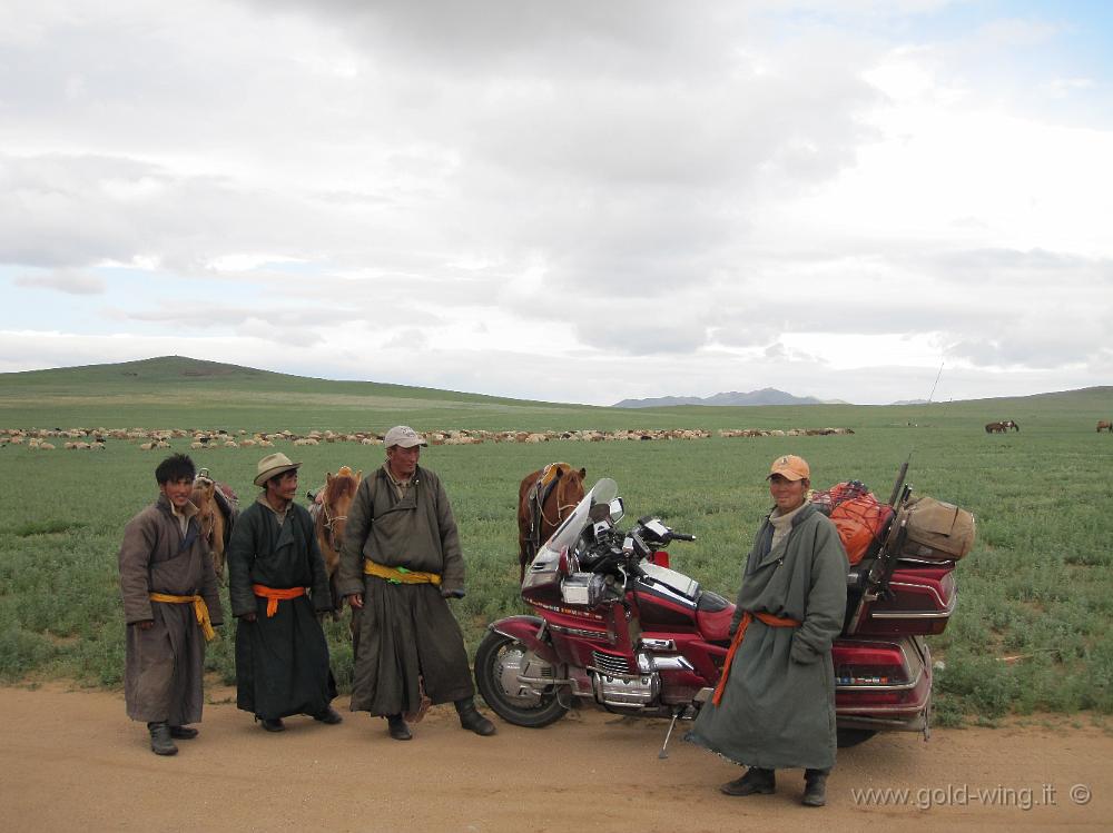 IMG_1955.JPG - A est di Lun (Mongolia): pastori a cavallo