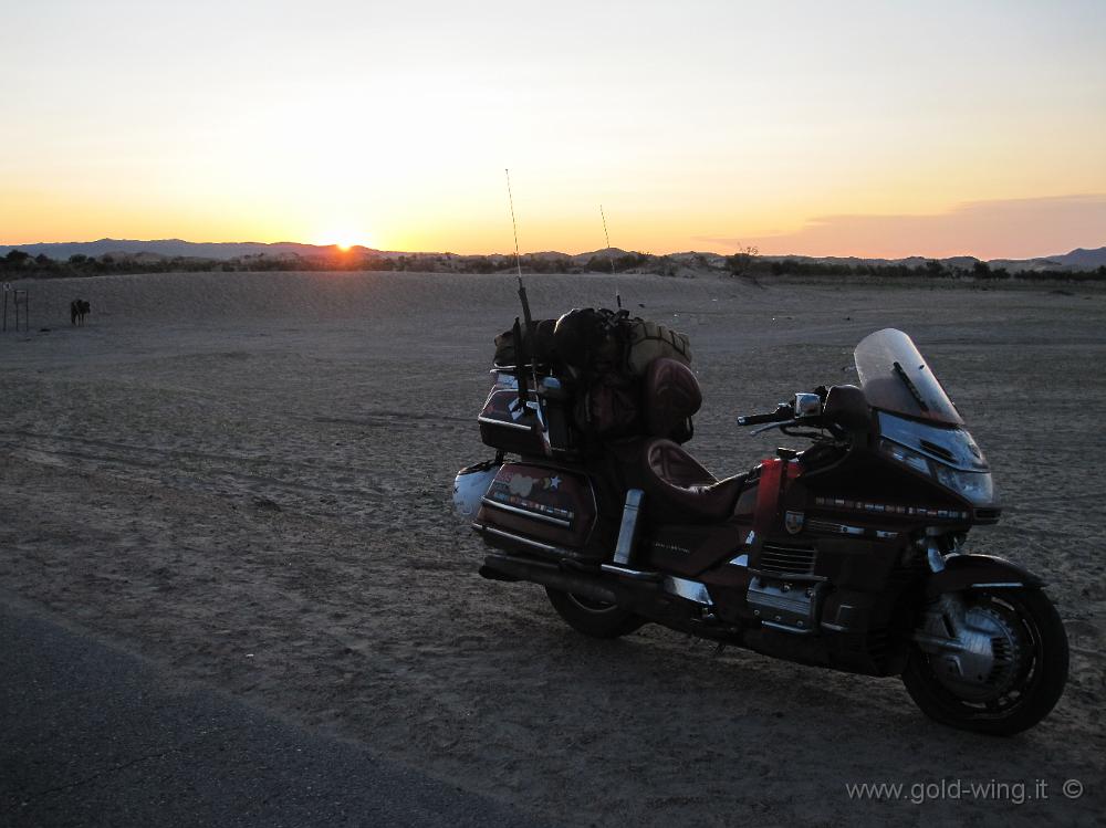 IMG_2225.JPG - Tramonto sulle Mongol Els (Mongolia)