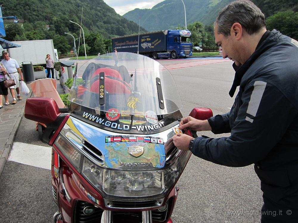 IMG_0025.JPG - Prima del Brennero, attacco la "vignetta" per le autostrade austriache