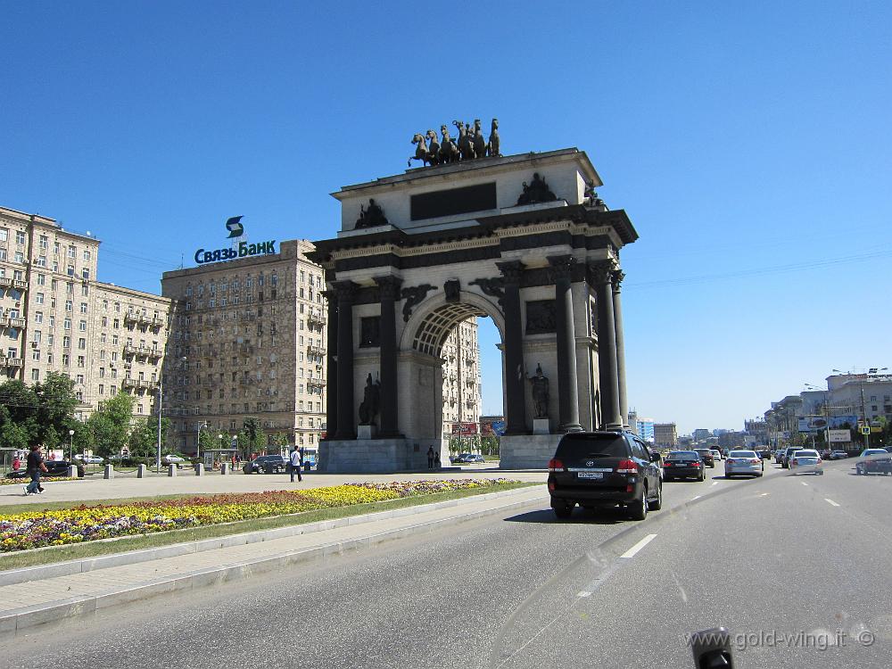 IMG_0260.JPG - Mosca - Arco di trionfo