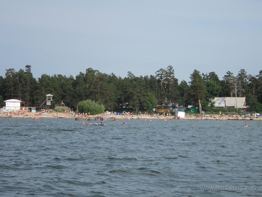 IMG_0727.JPG - Spiagge affollate sul lago