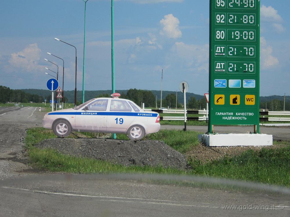 IMG_0784.JPG - Tra Mariinsk e Achinsk - Finta auto della polizia