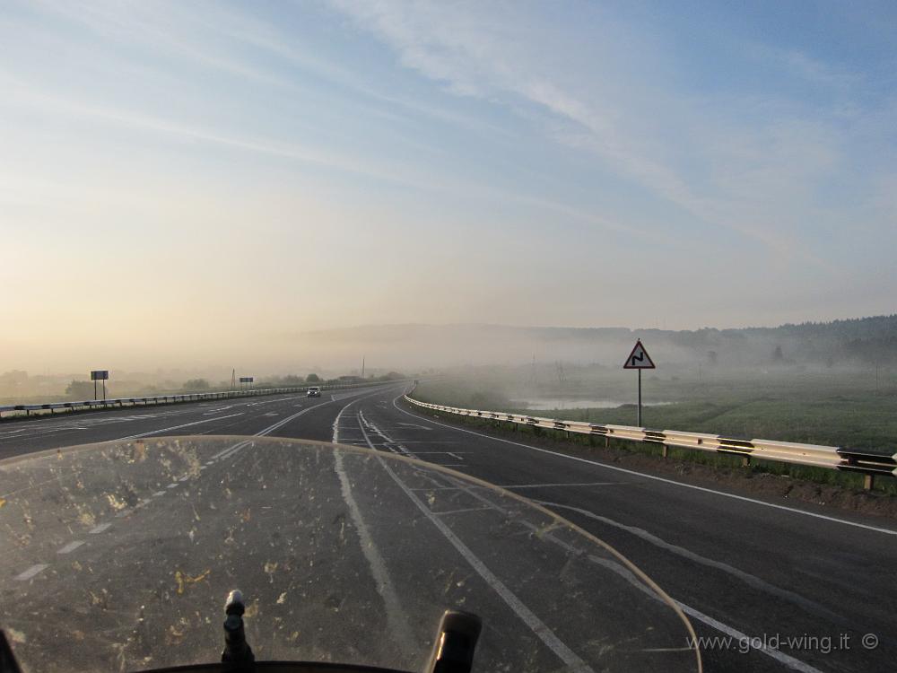 IMG_0831.JPG - A quest'ora c'è ancora un po' di nebbia...