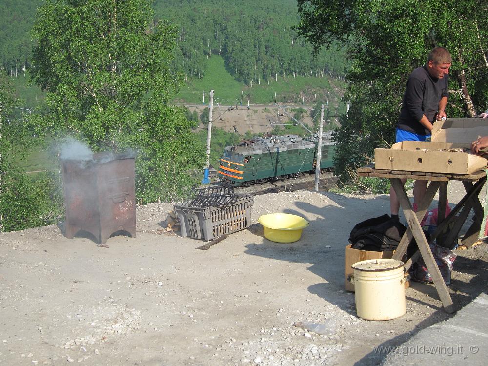 IMG_0993.JPG - L'omul si mangia secco e affumicato