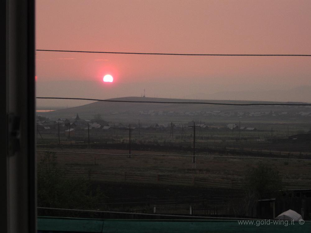 IMG_1088.JPG - A sud di Ulan Udè - Tramonto dalla camera d'albergo