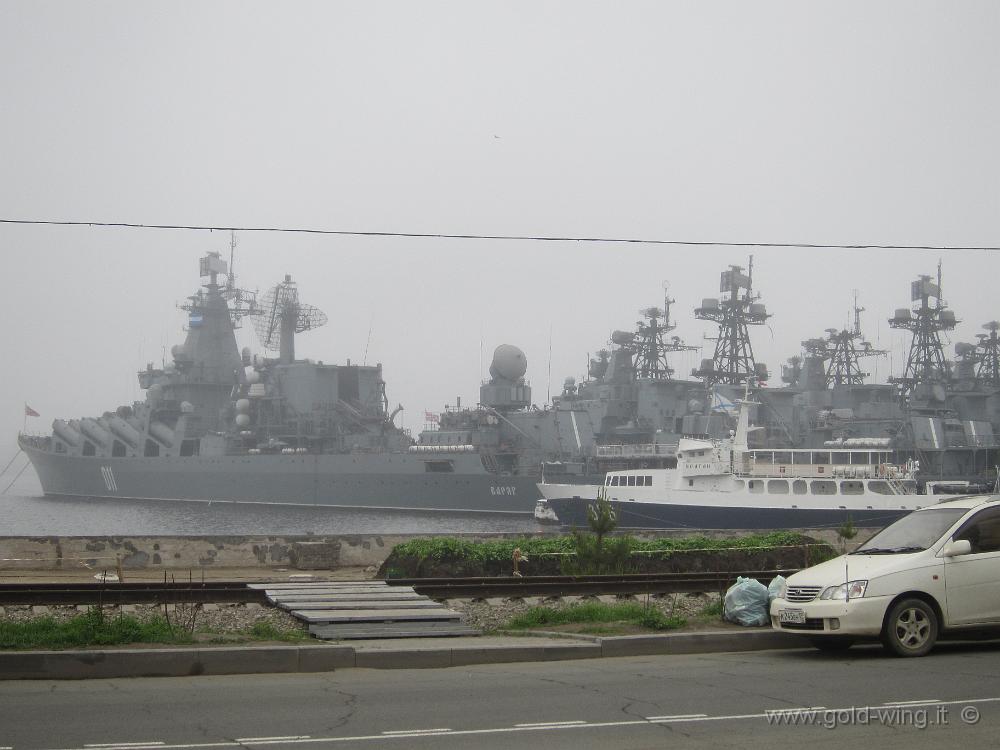 IMG_1778.JPG - Porto di Vladivostok e navi militari