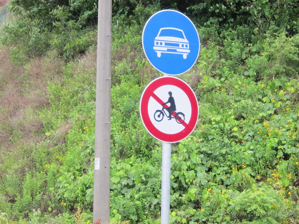 IMG_2543.JPG - Verso Daejeon - Strada di accesso a un'autostrada (dove non sono ammesse le moto)