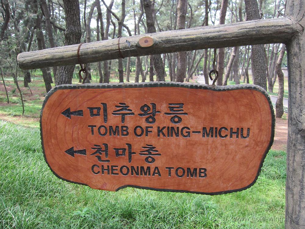 IMG_3255.JPG - Gyeongju - Parco delle tombe reali a tumulo (regno Silla)