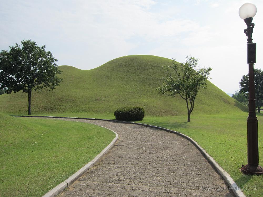 IMG_3314.JPG - Gyeongju - Tombe reali a tumulo