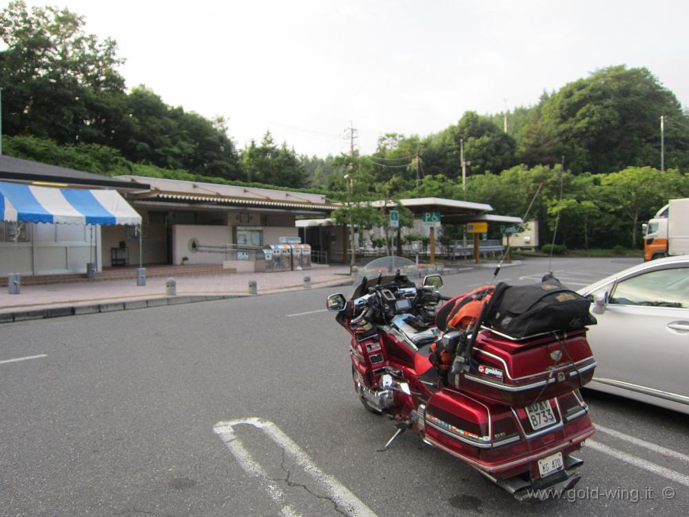 IMG_3796.JPG - Verso Hiroshima (autostrada Chugoku) - Parcheggio, ma poi mi sposto, perchè noto qualcosa...