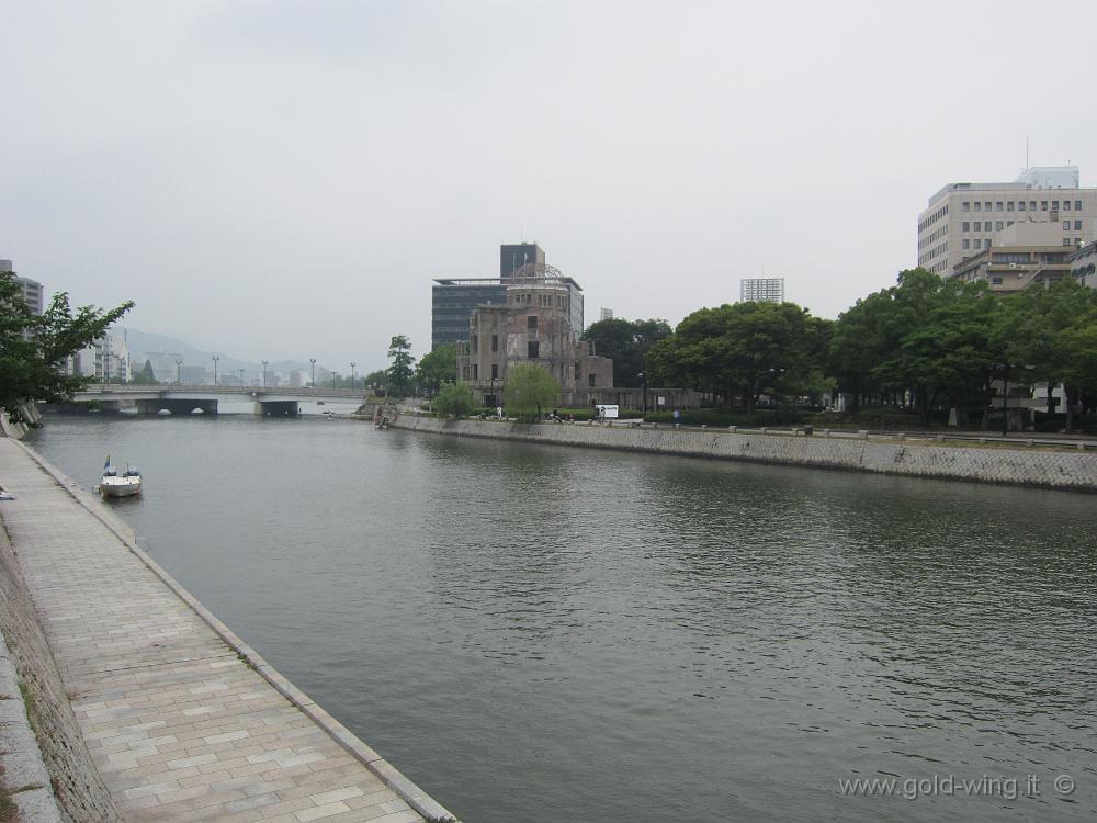 IMG_3872.JPG - Hiroshima - Il fiume accanto al Parco della Pace