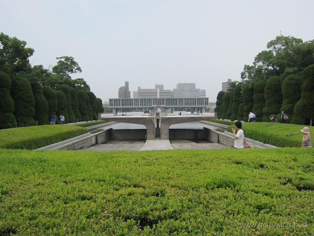 IMG_3877.JPG - Hiroshima - Parco della Pace: la Fiamma della Pace, che sarà spenta solo quando sarà distrutta l'ultima arma nucleare