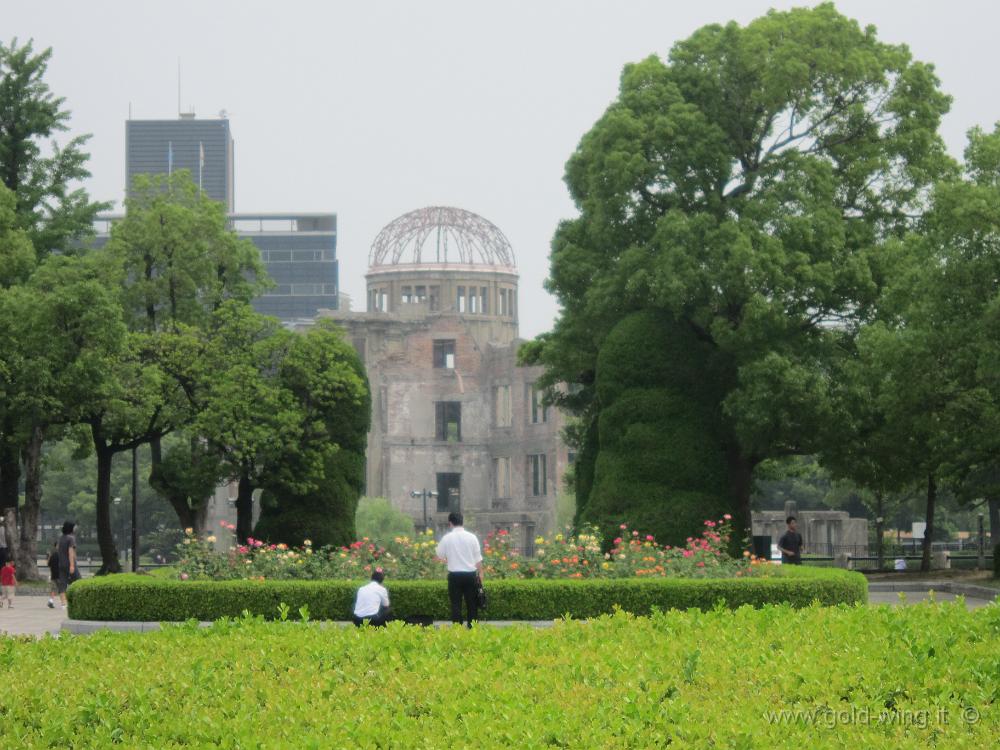 IMG_3882.JPG - Hiroshima - Parco della Pace; sullo sfondo, il Dome