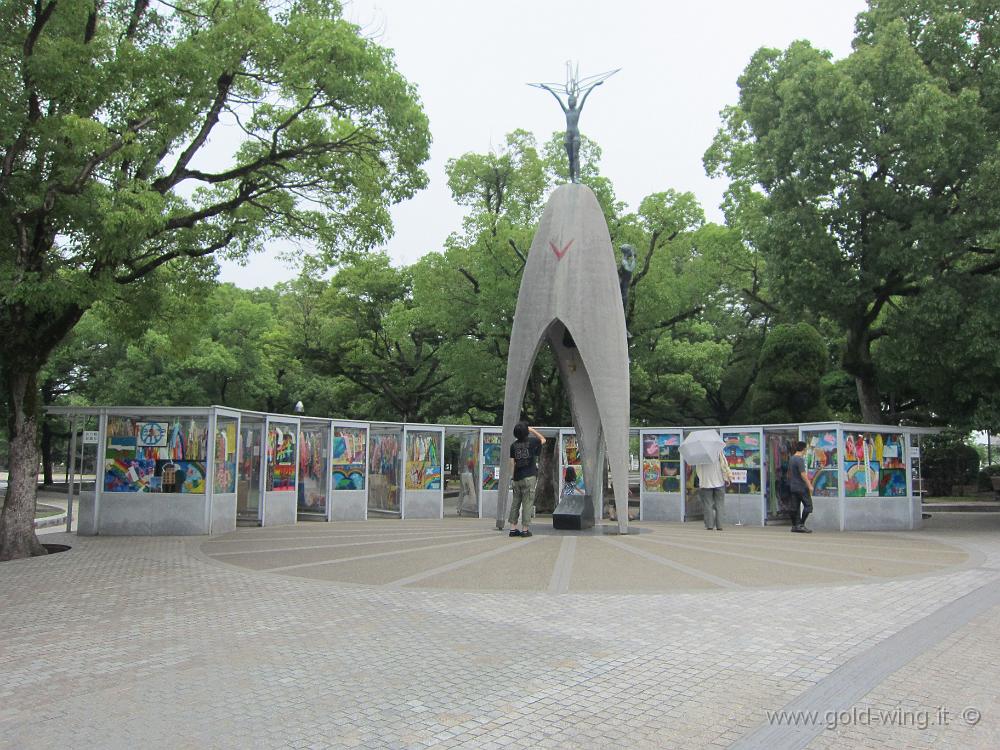 IMG_3900.JPG - Hiroshima - Parco della Pace: il monumento per la Pace dei Bambini (a forma di gru)