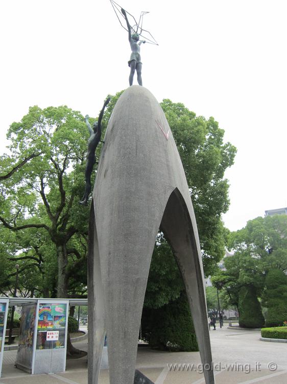 IMG_3904.JPG - Hiroshima - Parco della Pace: il monumento per la Pace dei Bambini (a forma di gru)