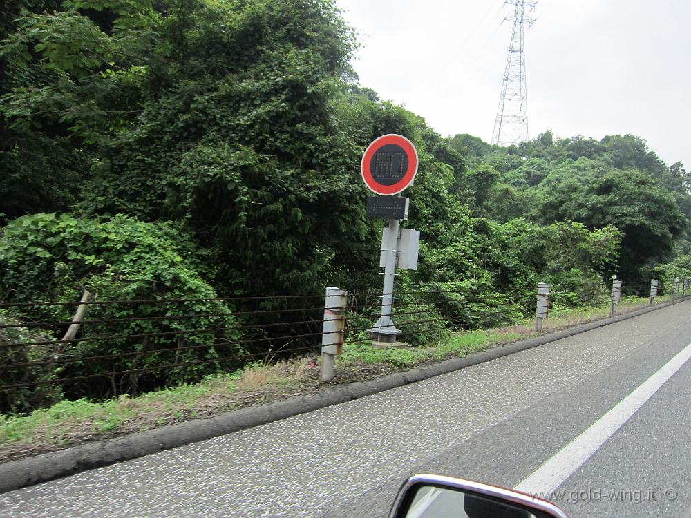 IMG_3956.JPG - Autostrada Chigoku, sud isola di Honshu: il limite è, al massimo, di 80 km/h