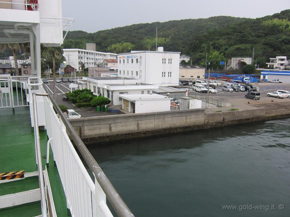 IMG_4455.JPG - Saganoseki (Kyushu): imbarco del traghetto per Shikoku