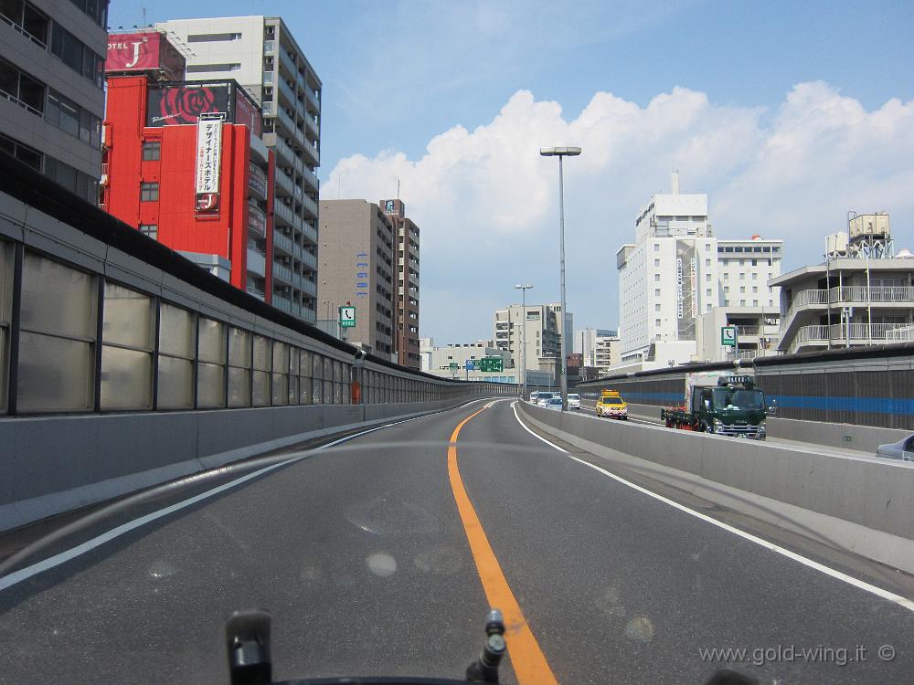 IMG_4593.JPG - Kobe - Autostrada tra i grattacieli