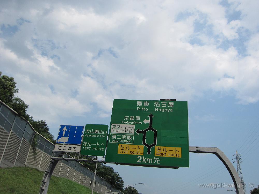 IMG_4603.JPG - Autostrada Meishin, a sud di Kyoto - Sembra che entrambe le strade portino a Kyoto