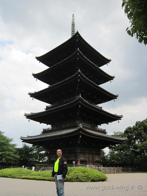 IMG_4639.JPG - Kyoto - To-ji: la pagoda a 5 piani. Alta 55 metri, è la struttura in legno e la pagoda più alta del Giappone