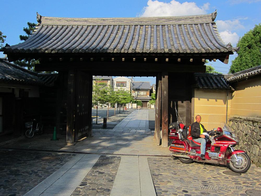 IMG_4723.JPG - Kyoto - Con la moto nel Daitoku-ji