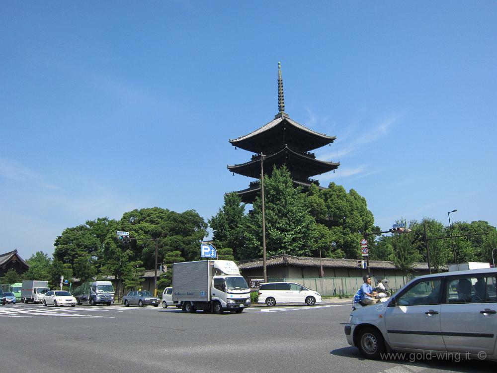 IMG_4754.JPG - Kyoto - Un'ultima occhiata alla grande pagoda