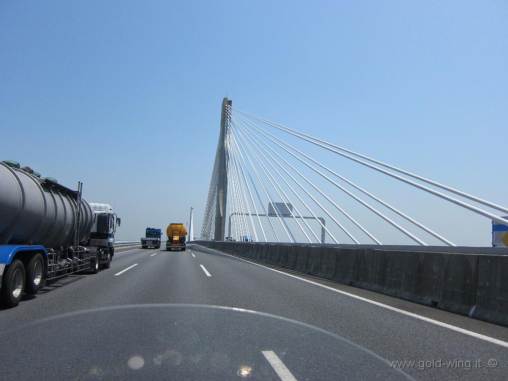 IMG_4784.JPG - Autostrada Isewangan - Ponti sul porto di Nagoya