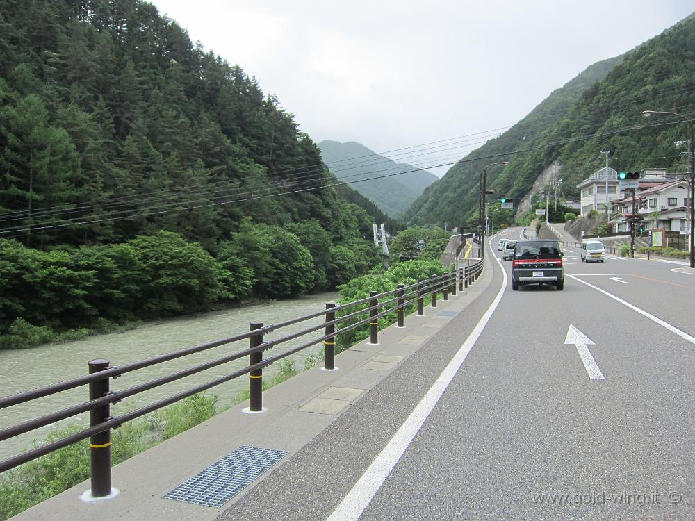 IMG_5138.JPG - Lasciata l'autostrada, attraverso le Alpi giapponesi, da Matsumoto a Takayama