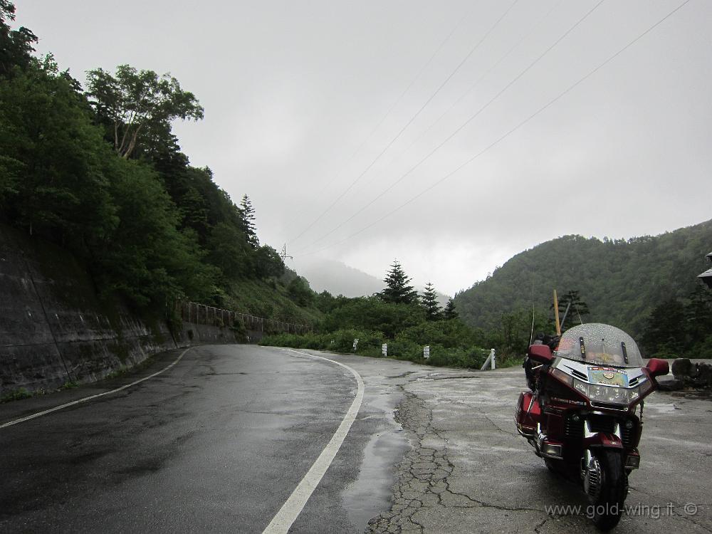 IMG_5185.JPG - Attraverso le Alpi giapponesi, da Matsumoto a Takayama - Il valico sulla vecchia strada di montagna: m 1.800